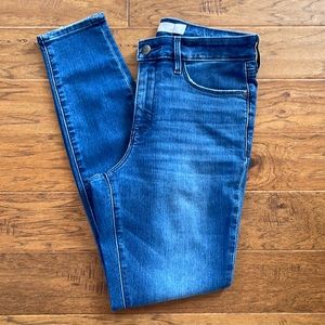 Athleta size 8 medium wash stretch super skinny Jean